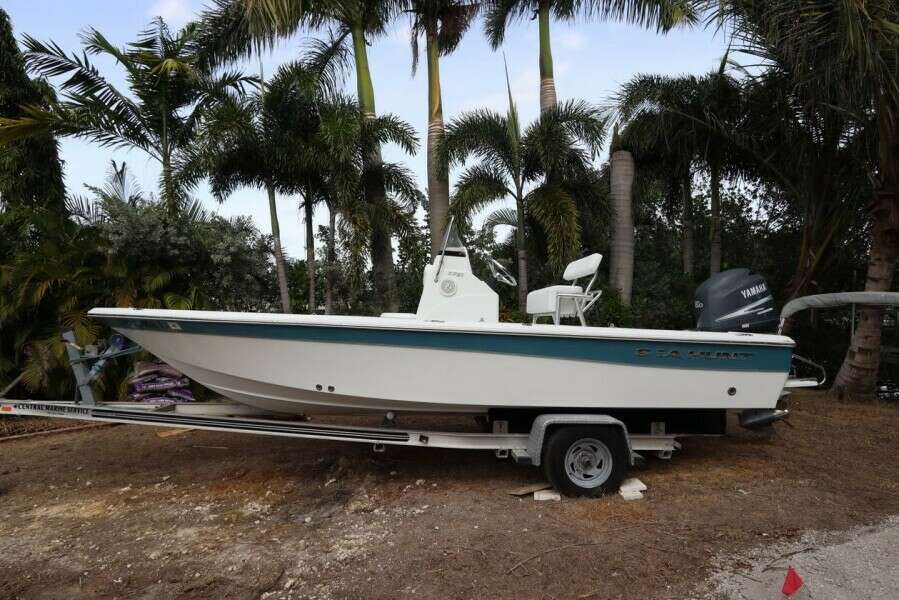 2010 Sea Hunt XP 21