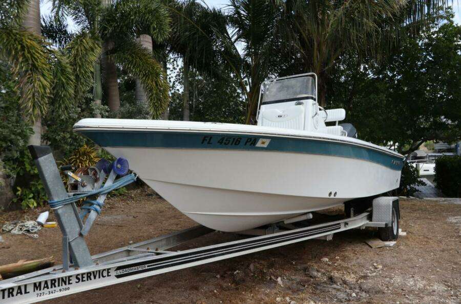 2010 Sea Hunt XP 21