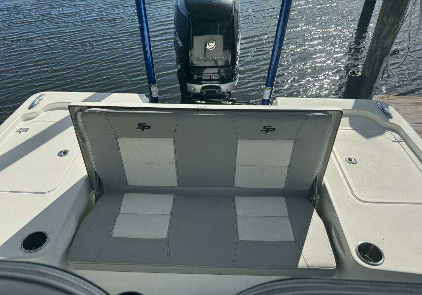 24 SeaPro 2019 Aft Bench