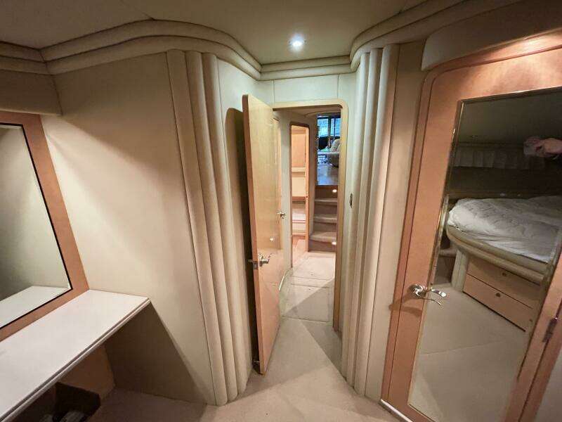 1999 Sea Ray 560 Sedan Bridge