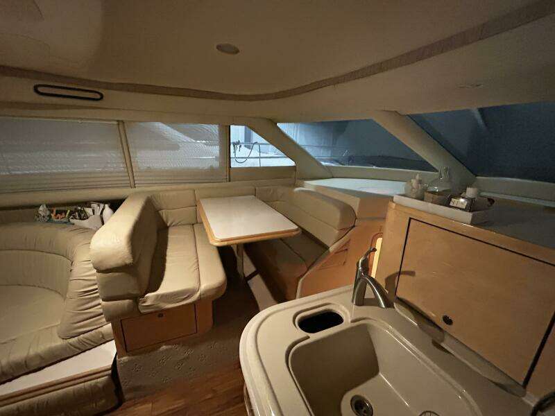1999 Sea Ray 560 Sedan Bridge