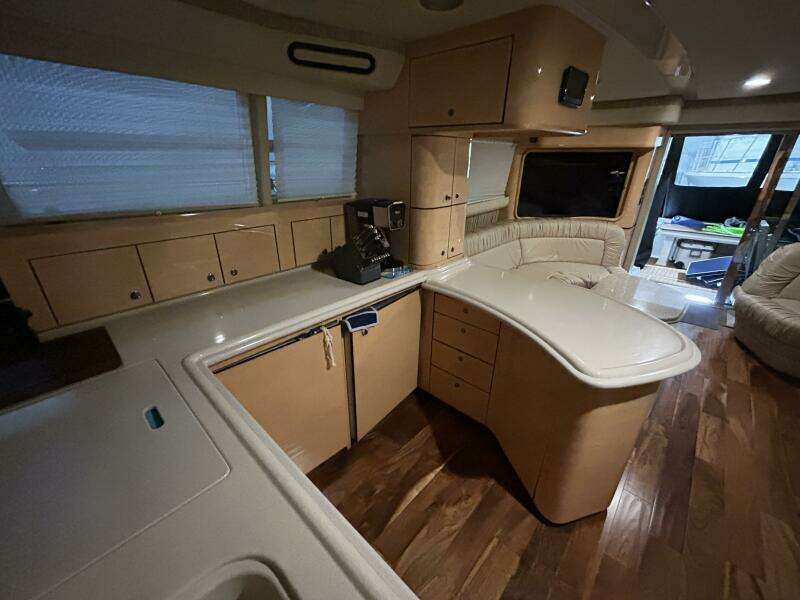 1999 Sea Ray 560 Sedan Bridge