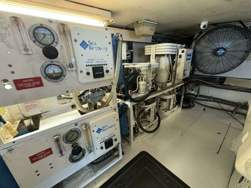 1995 Viking 58 Convertible