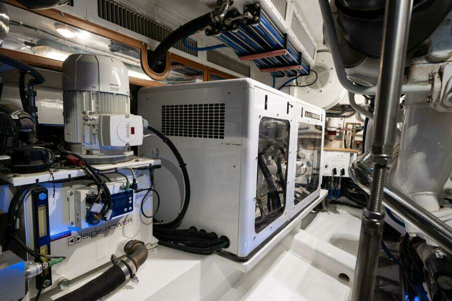 Marlow 72 GRIFFIN - Engine Room