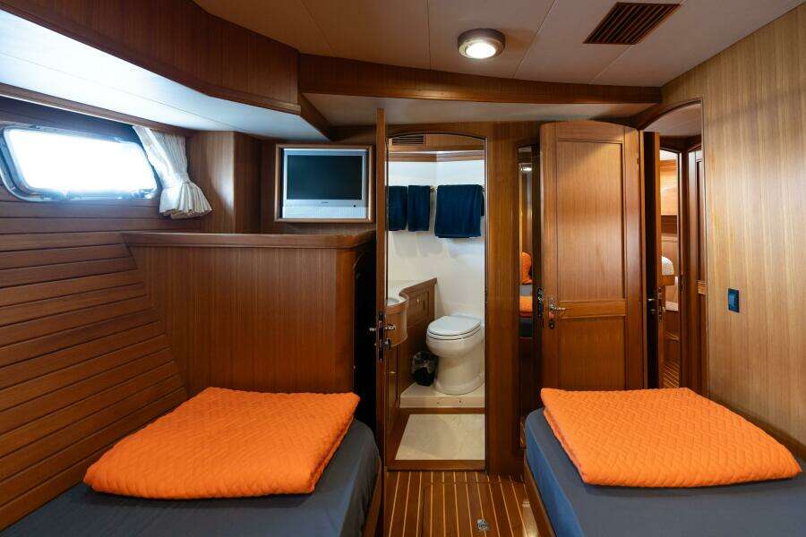 Marlow 72 GRIFFIN - Guest Stateroom Port
