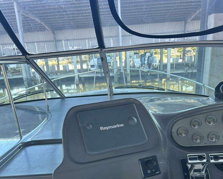 2006 Cruisers Yachts 370 Express