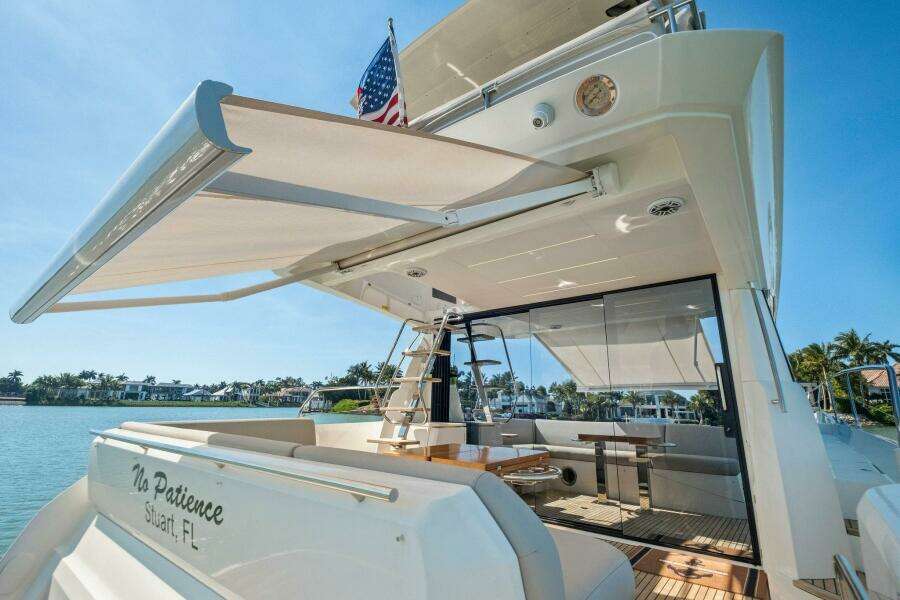 2022 Prestige 520 Flybridge