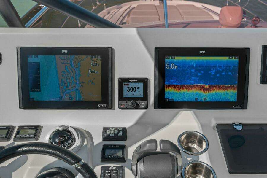 2022 Prestige 520 Flybridge