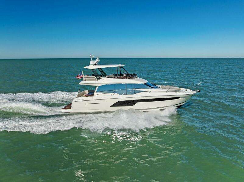 2022 Prestige 520 Flybridge