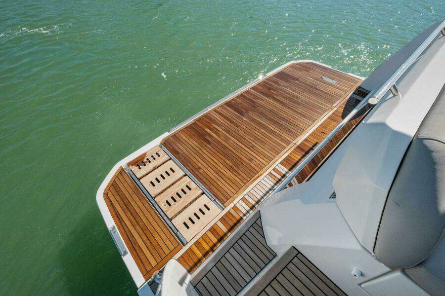 2022 Prestige 520 Flybridge