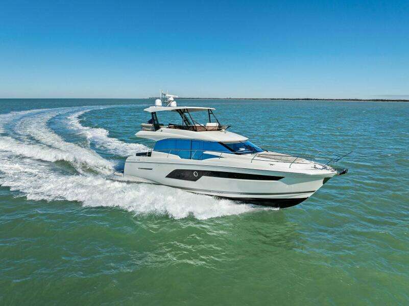 2022 Prestige 520 Flybridge