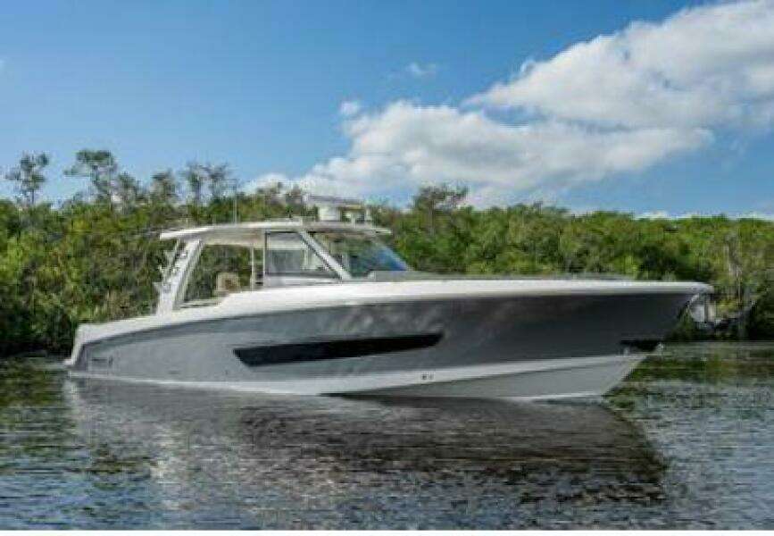 2020 Boston Whaler Outrage