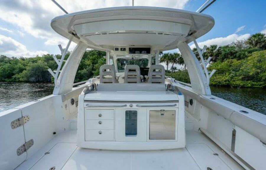 2020 Boston Whaler Outrage