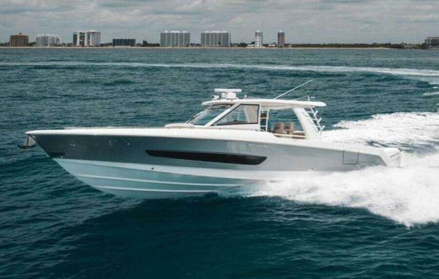 2020 Boston Whaler Outrage