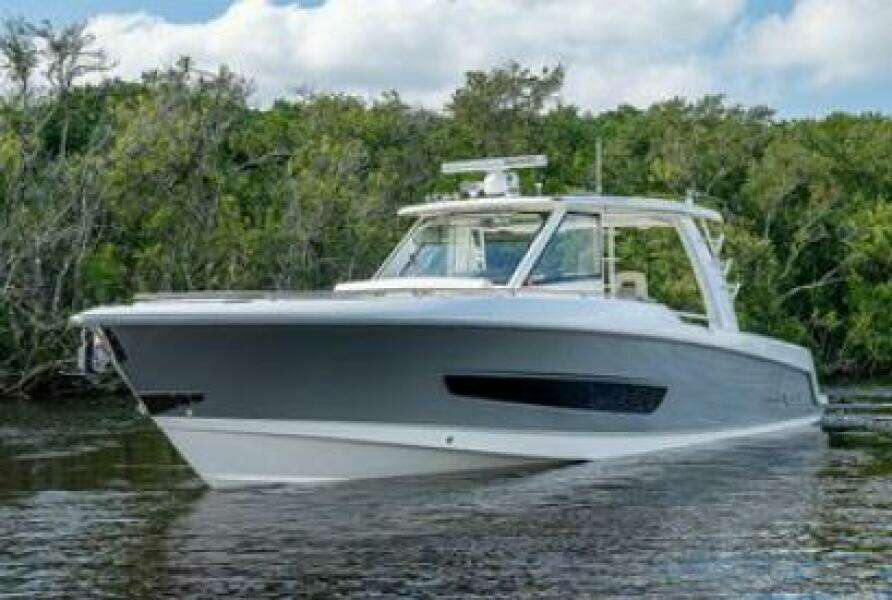 2020 Boston Whaler Outrage