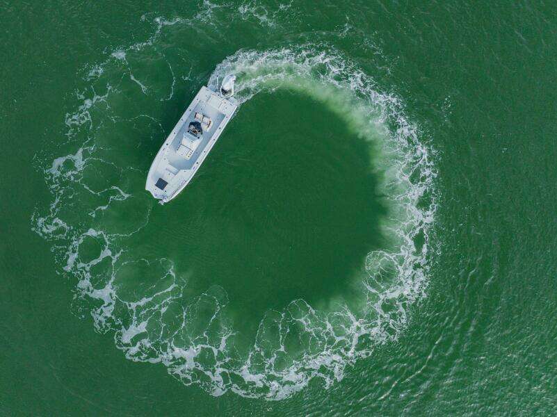 2026 Broadwater Boatworks 25 Bay Cat