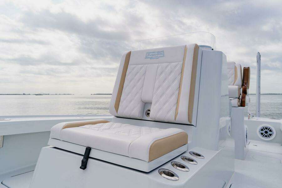 2026 Broadwater Boatworks 25 Bay Cat