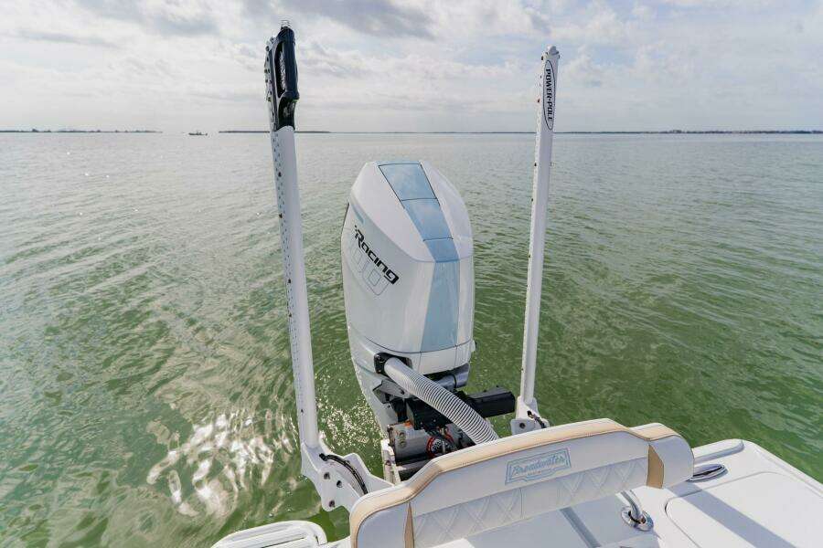 2026 Broadwater Boatworks 25 Bay Cat