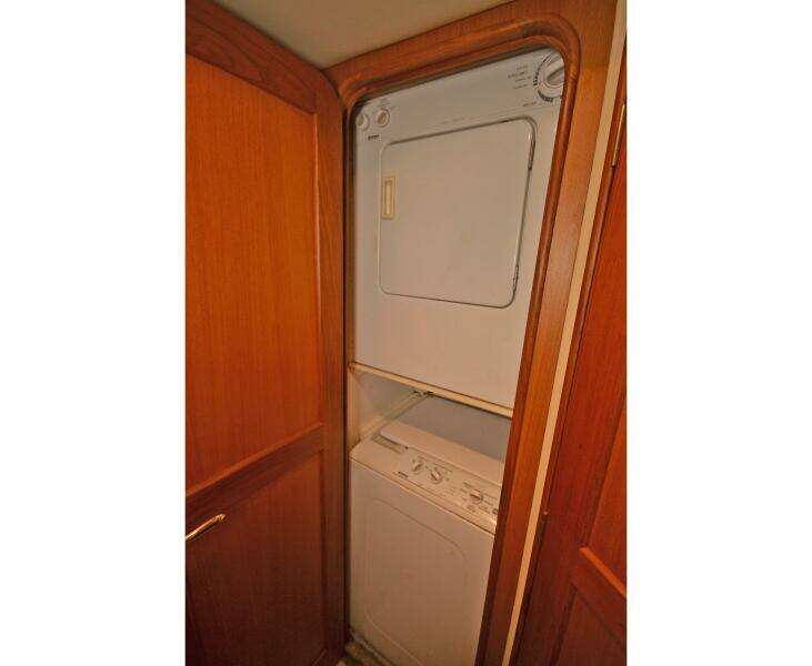 Ocean Yachts 50 GOLD COAST - Washer and Dryer 