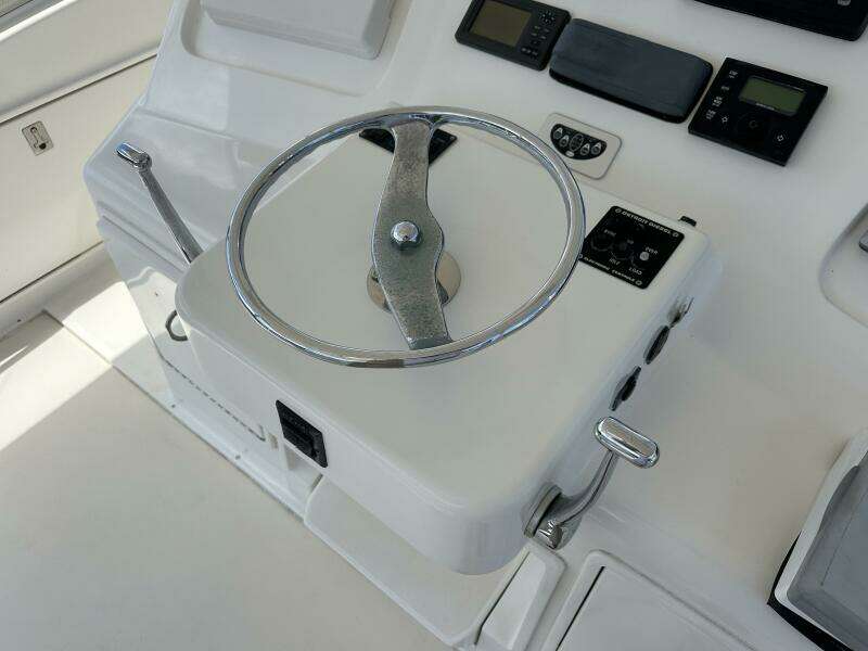 Ocean Yachts 50 GOLD COAST - Fly Bridge Helm