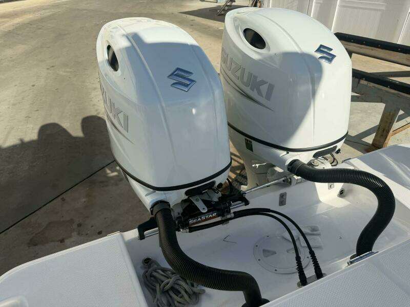 2021 Aquasport 2500 Center Console