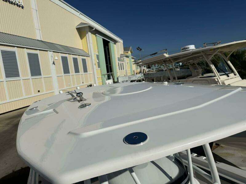 2021 Aquasport 2500 Center Console