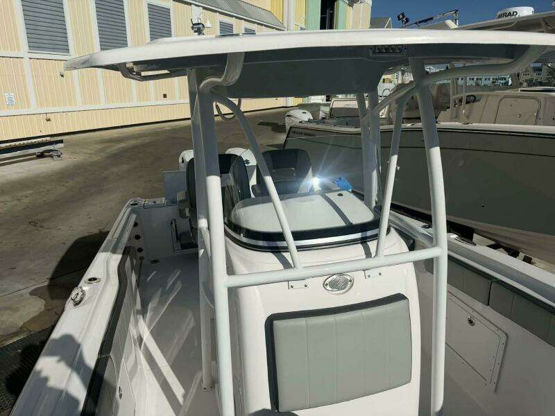 2021 Aquasport 2500 Center Console
