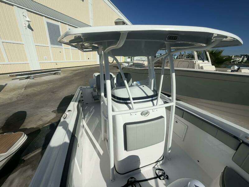 2021 Aquasport 2500 Center Console