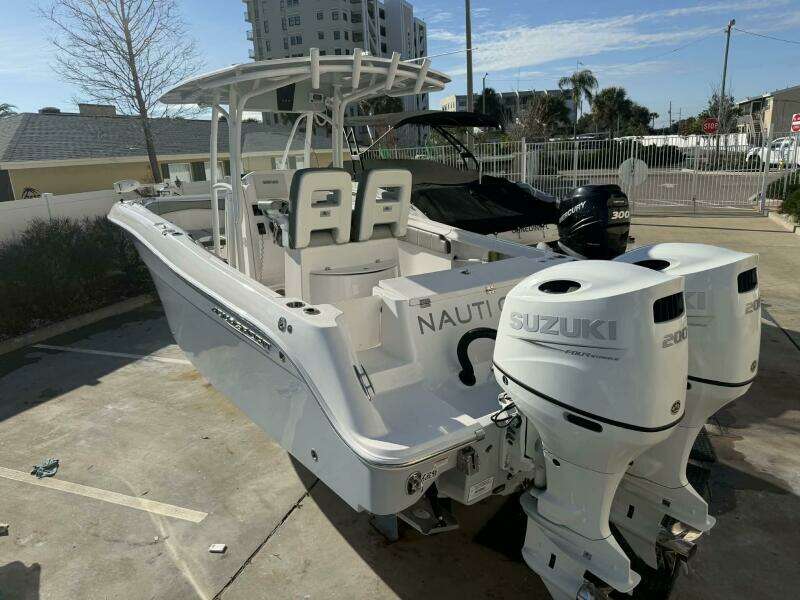 2021 Aquasport 2500 Center Console