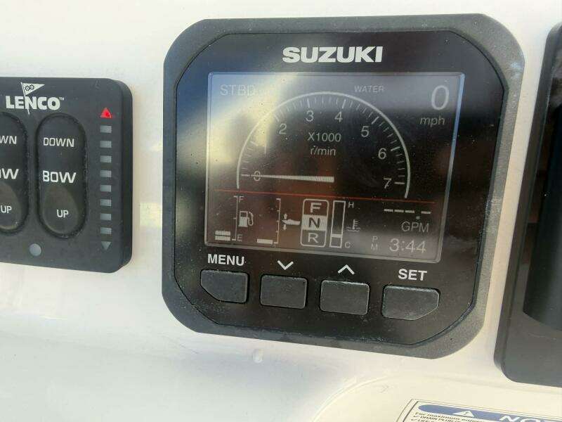 2021 Aquasport 2500 Center Console