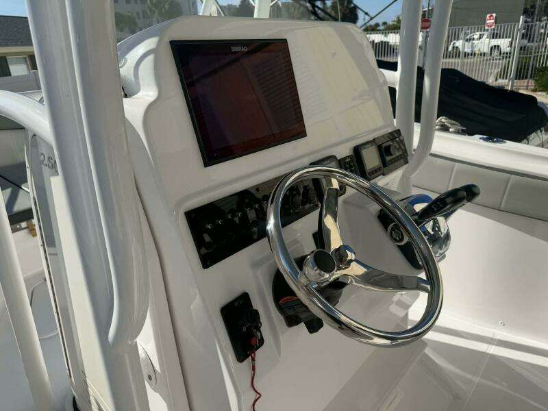 2021 Aquasport 2500 Center Console