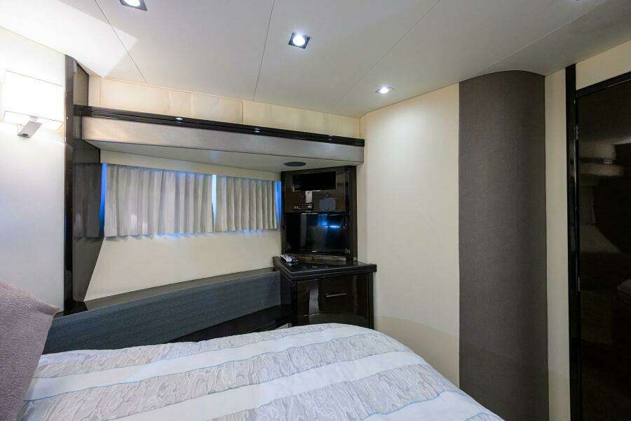 Marquis 66 ANDIAMO - Forward Stateroom