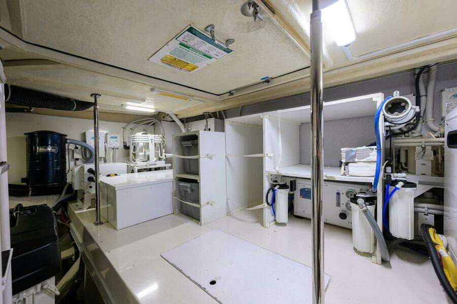 Marquis 66 ANDIAMO - Engine Room