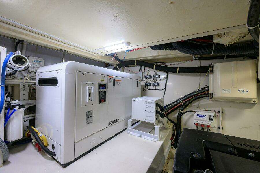 Marquis 66 ANDIAMO - Engine Room