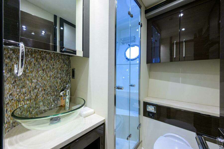 Marquis 66 ANDIAMO - Guest Head