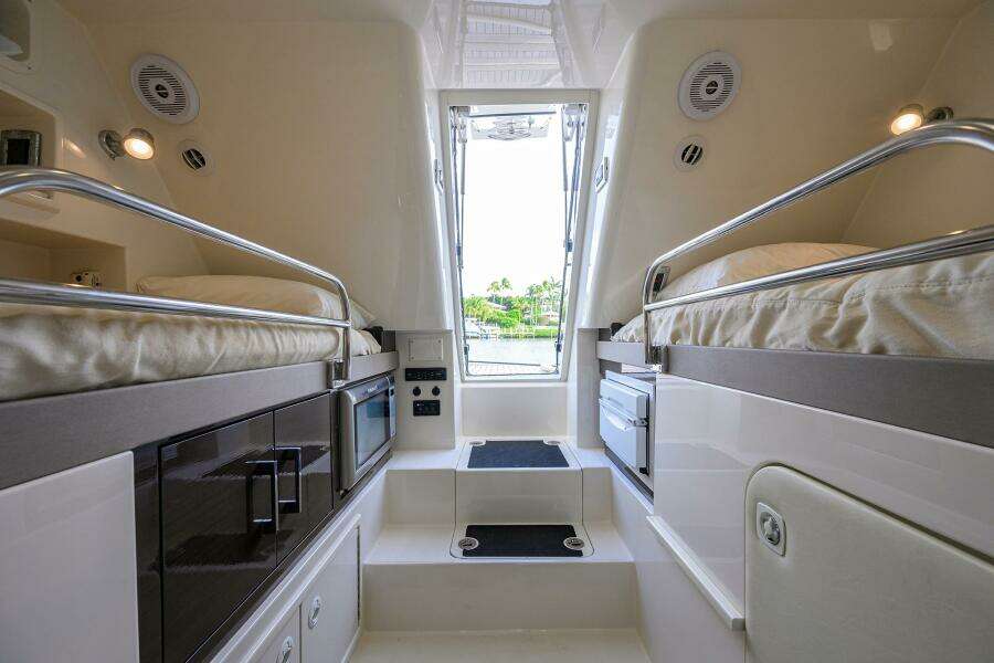 Marquis 66 ANDIAMO - Crew Quarters
