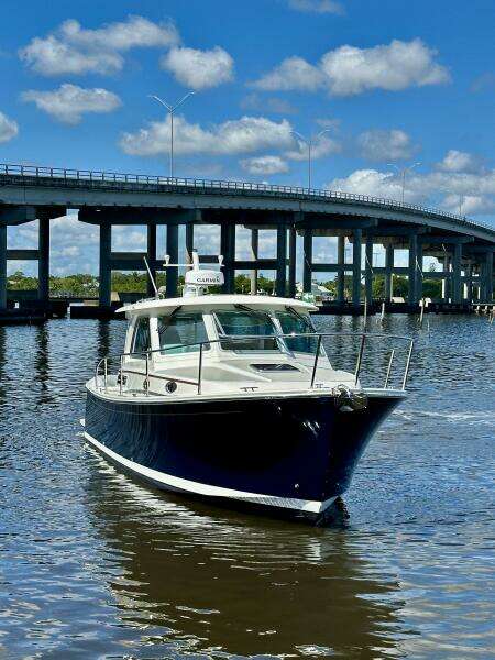 Back Cove 34 SHE'S A LADY - Exterior