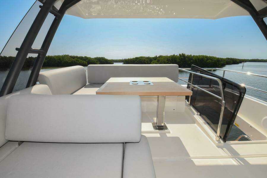 2023 52 Prestige Flybridge - Flybridge