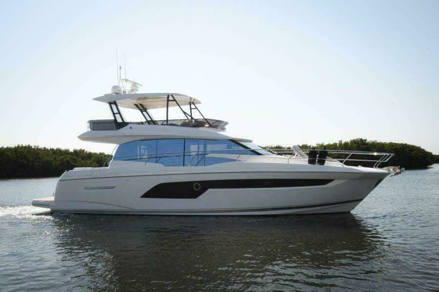 2023 52 Prestige Flybridge - Starboard Profile