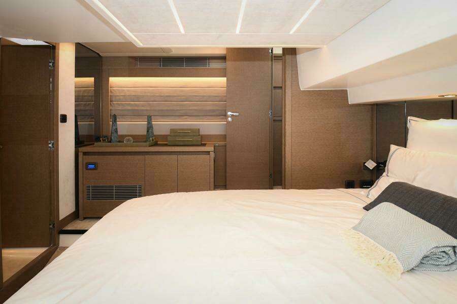 2023 52 Prestige Flybridge - Master Stateroom