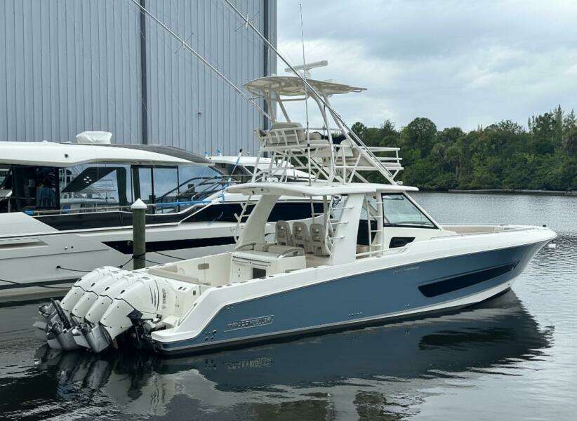 2020 Boston Whaler 420 Outrage