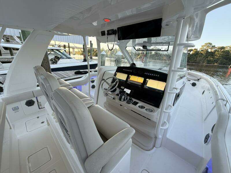 2020 Boston Whaler 420 Outrage