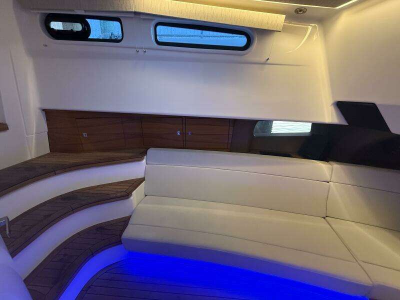 2020 Boston Whaler 420 Outrage