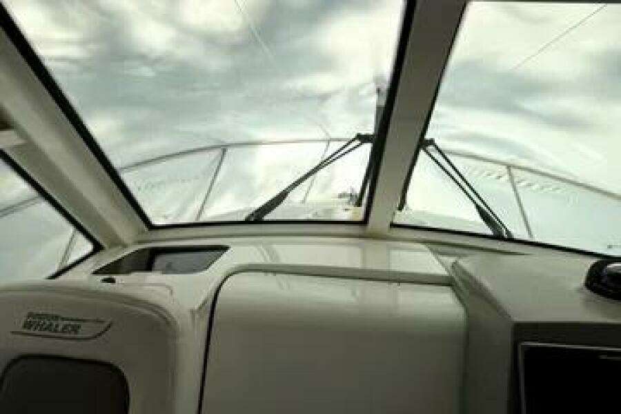 2014 Boston Whaler 285 Conquest