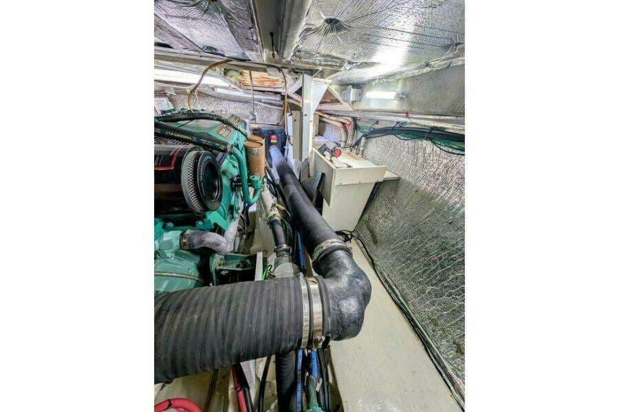 1999 Cruisers Yachts 