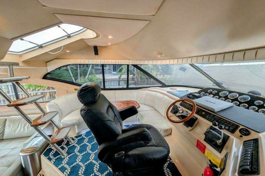 1999 Cruisers Yachts 
