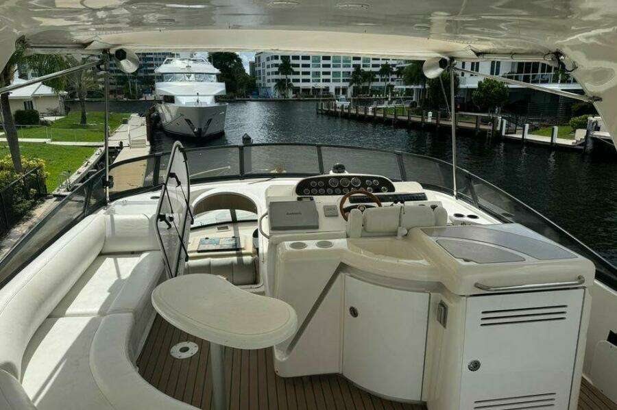 1999 Cruisers Yachts 