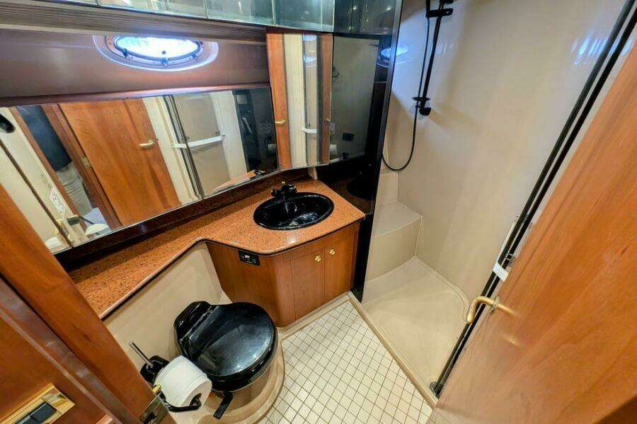 1999 Cruisers Yachts 