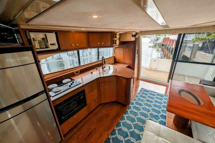 1999 Cruisers Yachts 