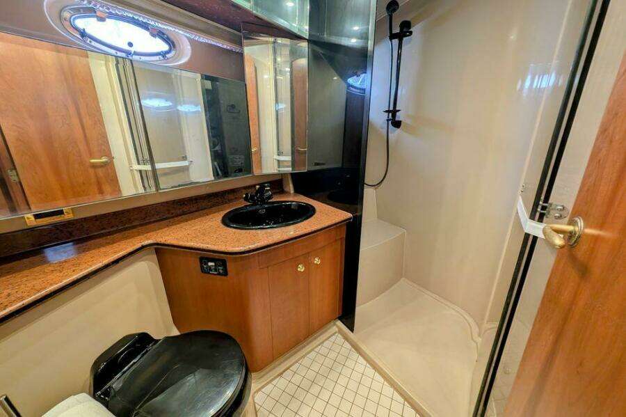 1999 Cruisers Yachts 